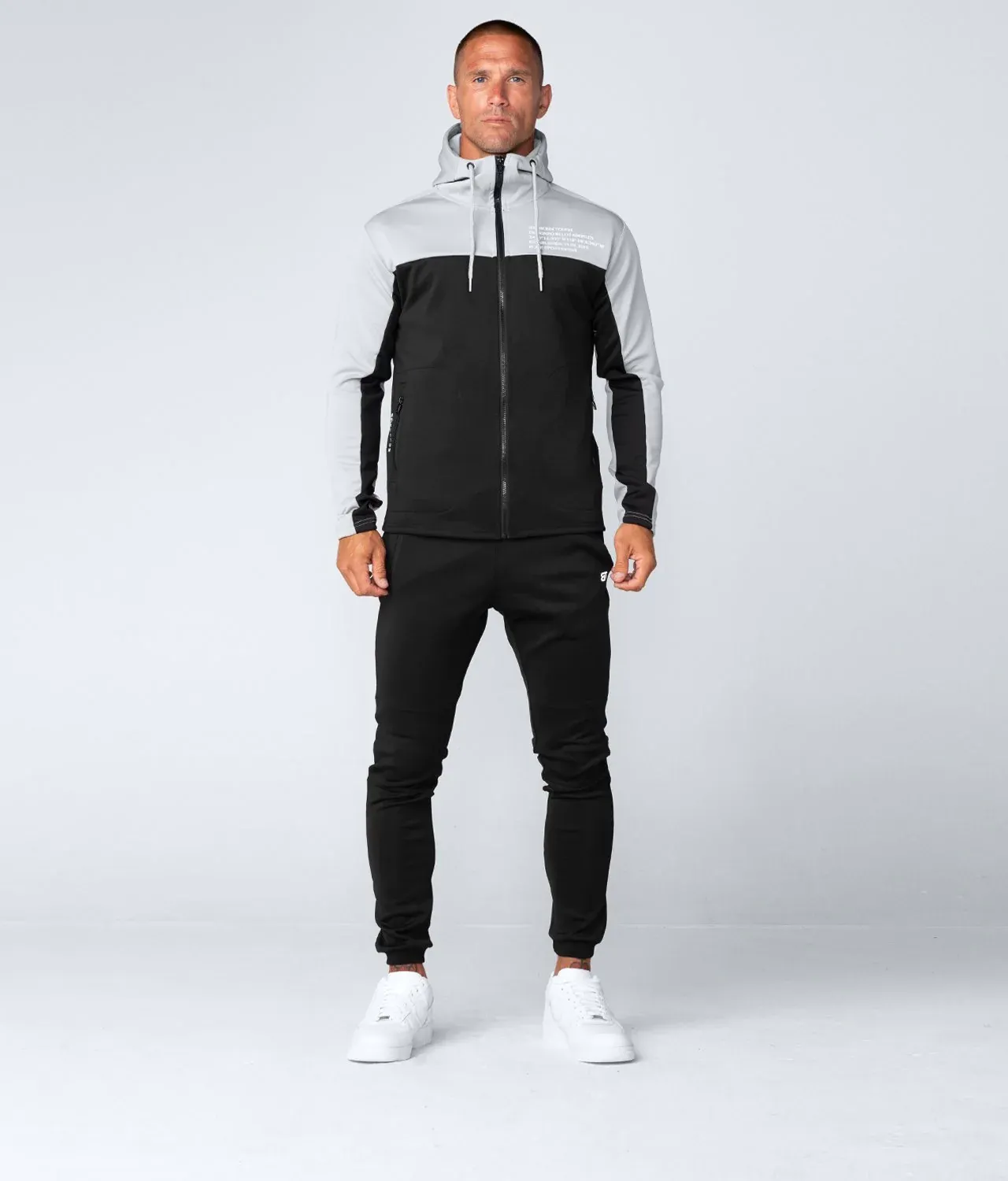 8600 . Momentum Fitted Jogger - Black